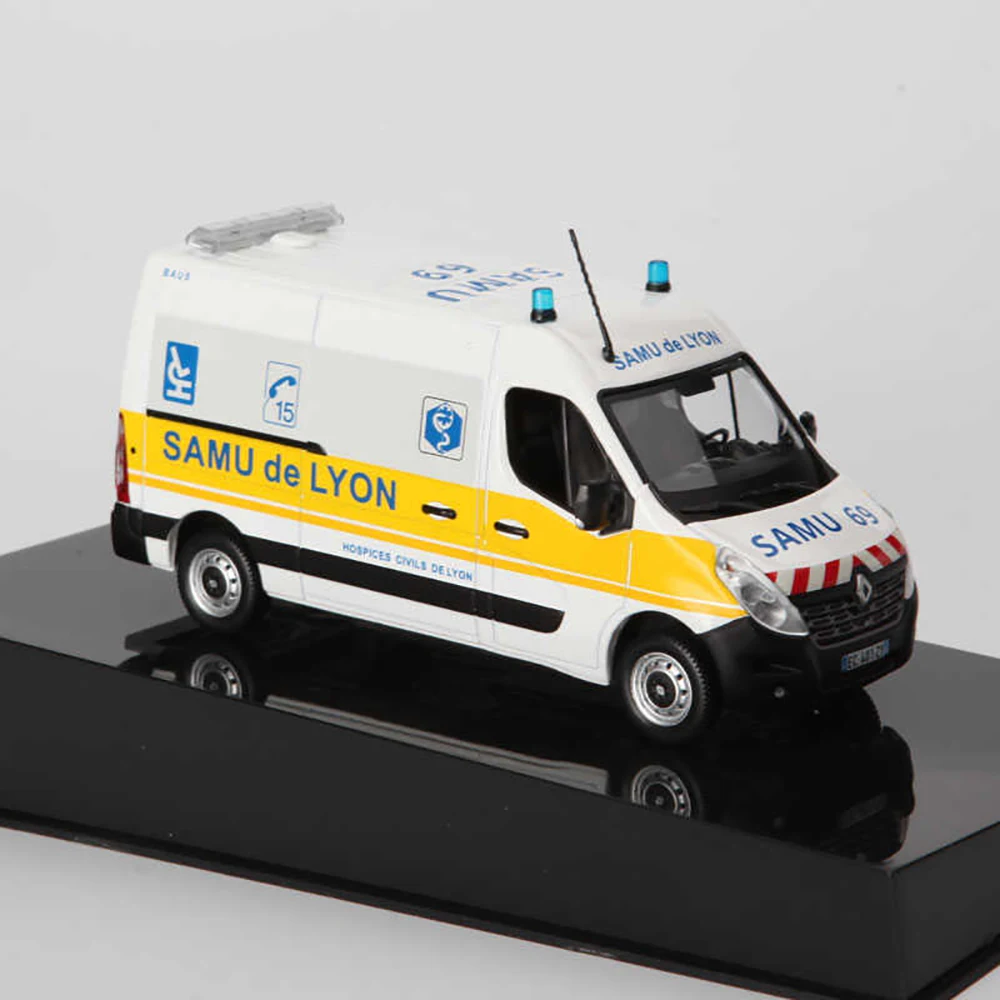Renault Master SAMU Ambulance Model 1/43 2 Renault Master SAMU Ambulance Model 1/43 - Image 2