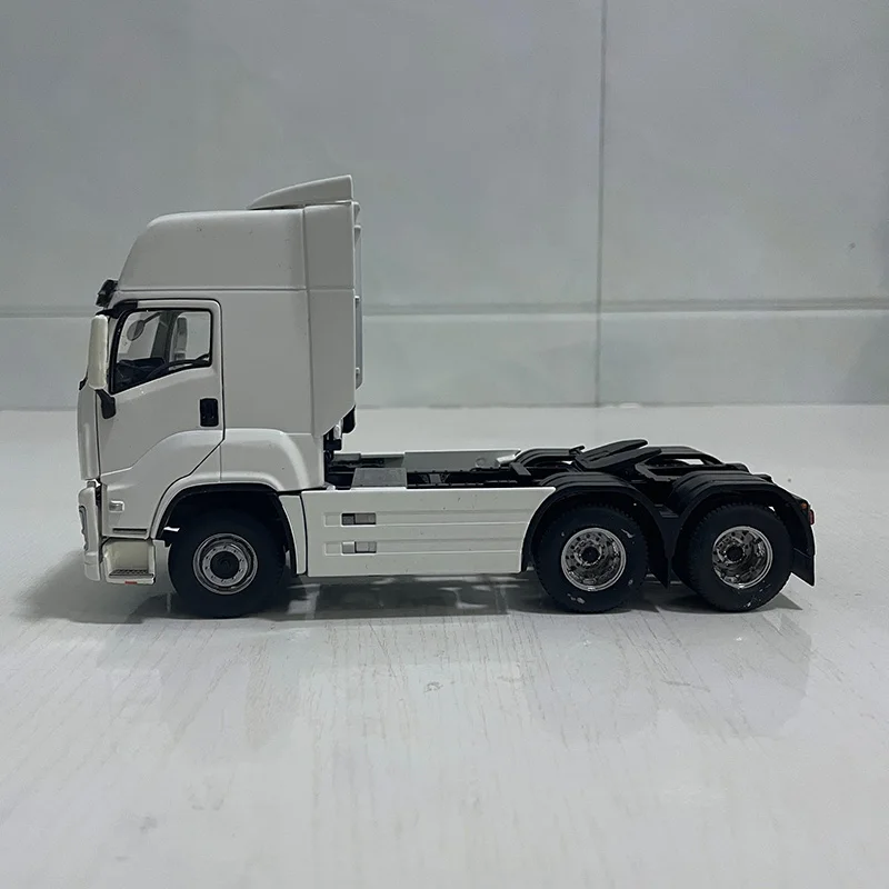1:32 ISUZU VC61 Diecast Model for Collectors 2 1:32 ISUZU VC61 Diecast Model for Collectors - Image 2