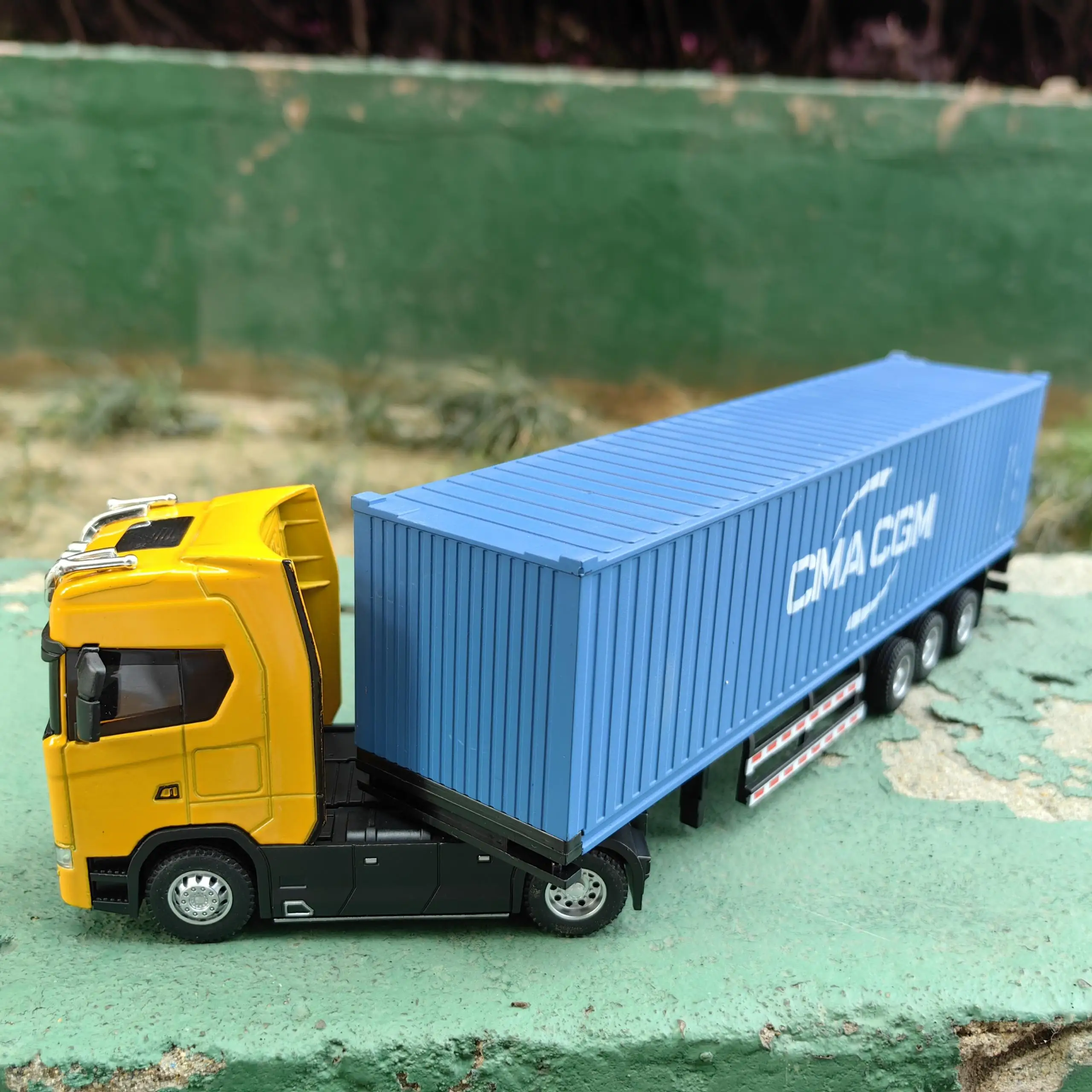 1/50 Scale Diecast Toy Truck with Functional Features 4 1/50 Scale Diecast Toy Truck with Functional Features - Image 4