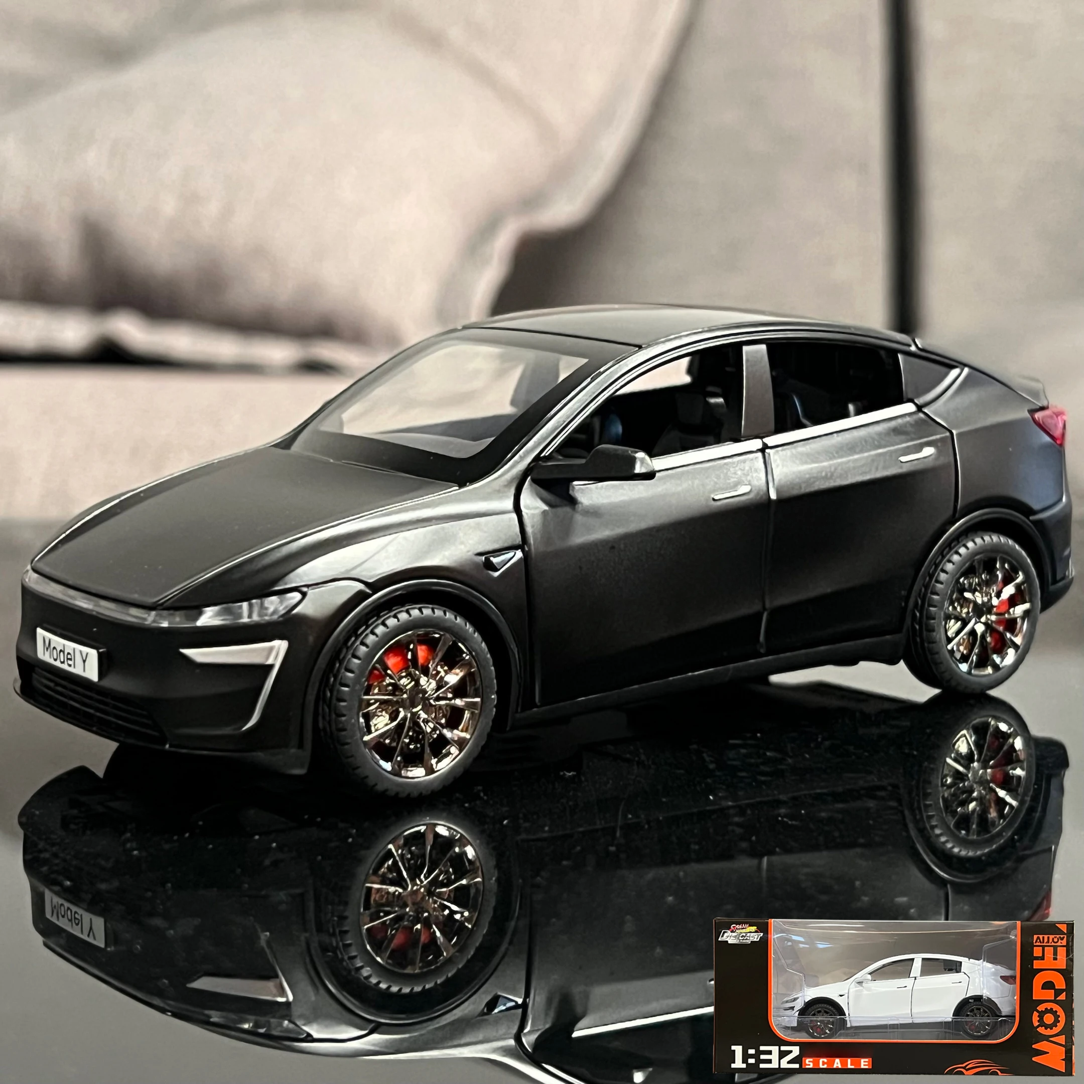 White 1:32 Scale Model Y Electric SUV Diecast 10 White 1:32 Scale Model Y Electric SUV Diecast - Image 10