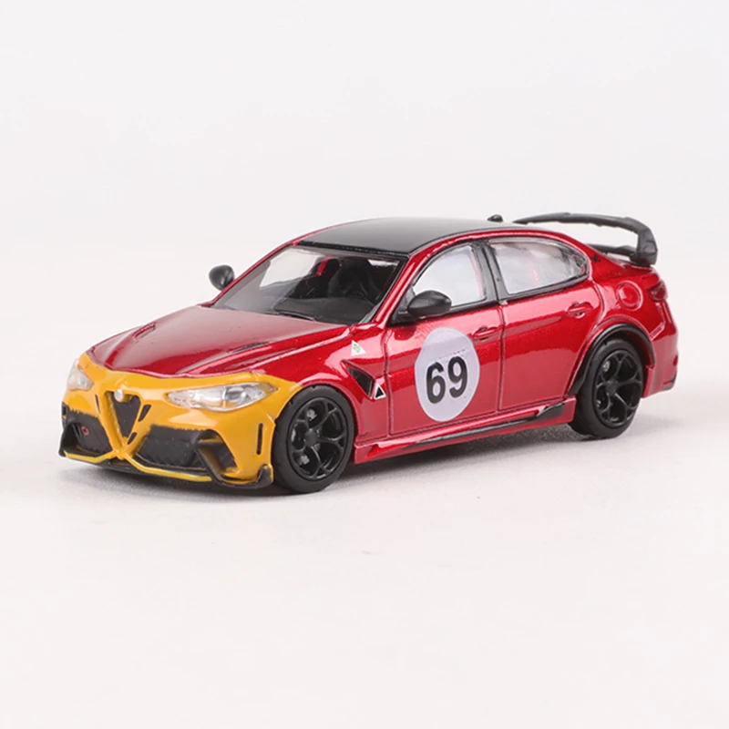 Alfa Romeo Giulia GTAm 1:64 Diecast Model 7 Alfa Romeo Giulia GTAm 1:64 Diecast Model - Image 7