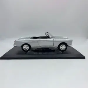 Silver 1:18 Diecast Vintage Convertible 8 Sfa9f3e36f2084528946fdf59c91625f98