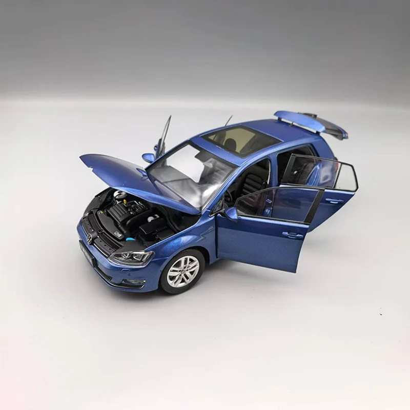 1:18 Scale Golf 7 Alloy Car Model 2 1:18 Scale Golf 7 Alloy Car Model - Image 2