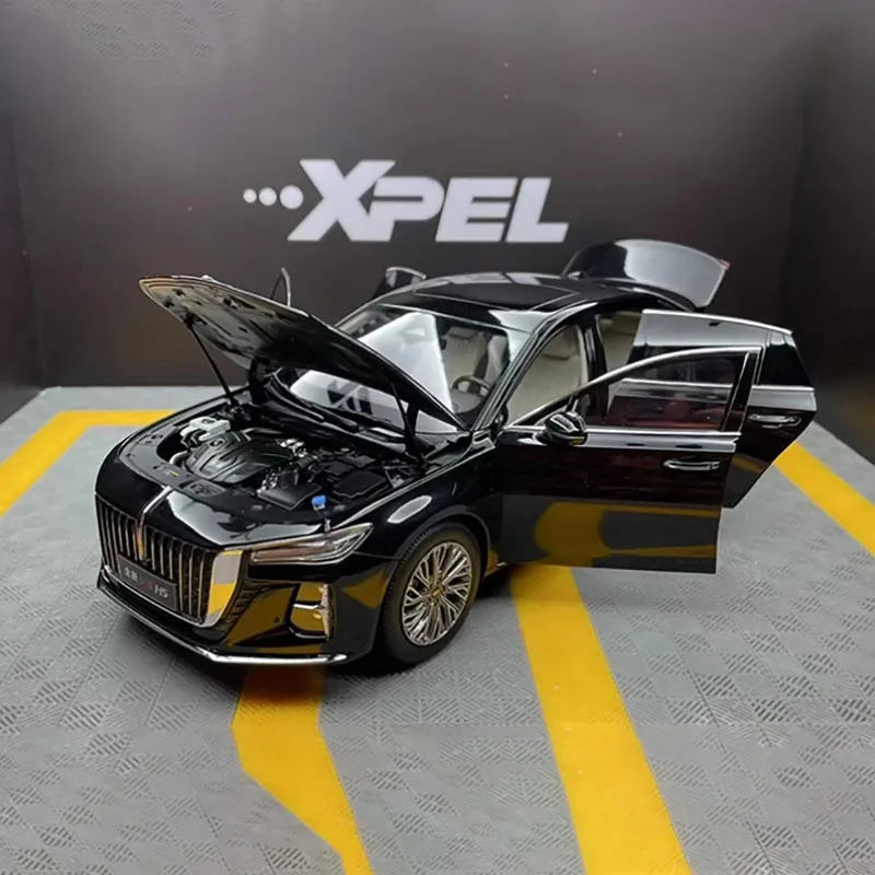 1:18 Scale 2023 Hongqi H5 Model Car 4 1:18 Scale 2023 Hongqi H5 Model Car - Image 4