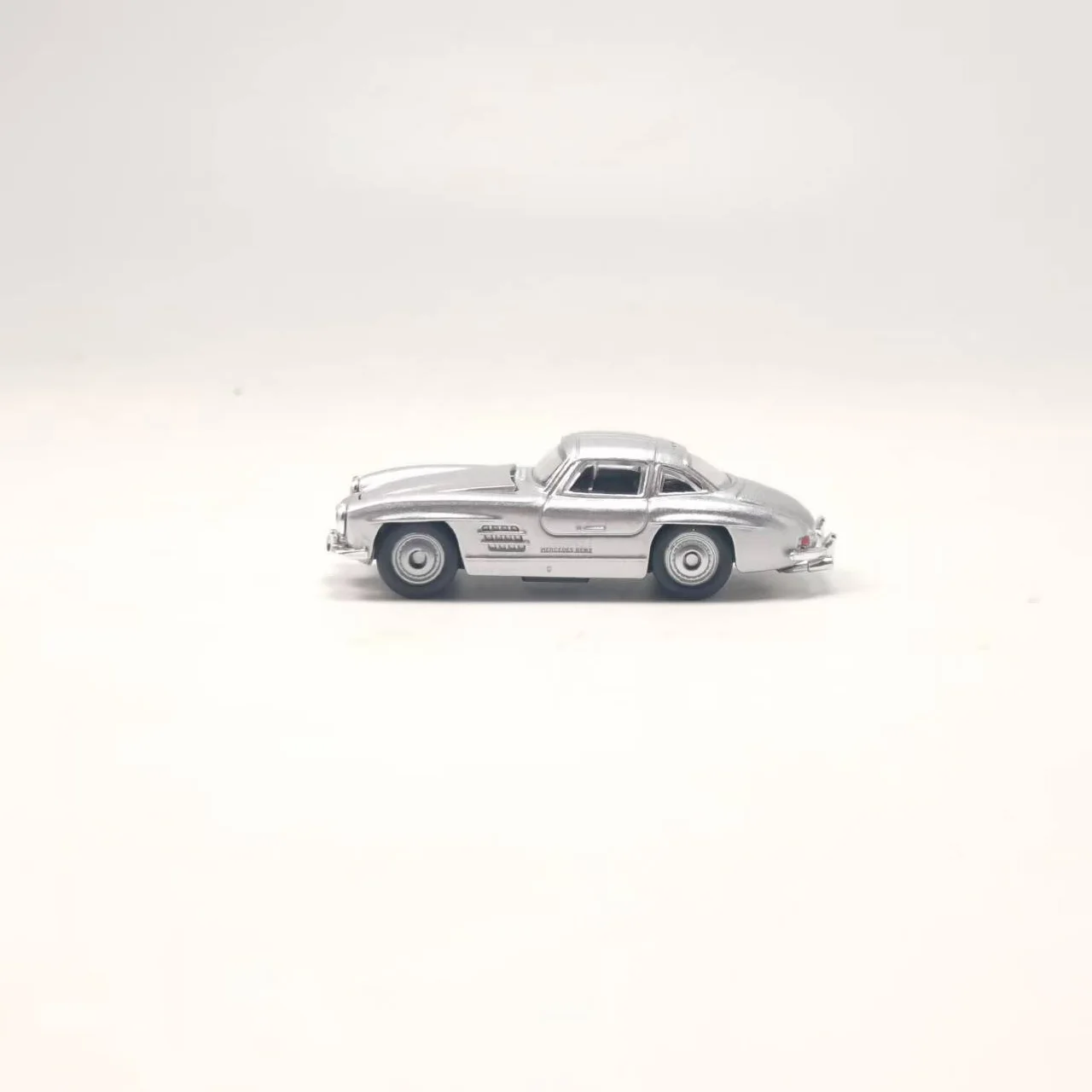 1954 Benz 300SL Die-Cast Model Collectible 2 1954 Benz 300SL Die-Cast Model Collectible - Image 2