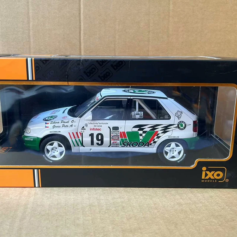 Skoda Felicia 1995 1:18 Diecast Rally Model 6 Skoda Felicia 1995 1:18 Diecast Rally Model - Image 6