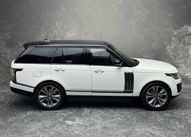 1:18 Scale Diecast Off-Road Range Rover Model 3 1:18 Scale Diecast Off-Road Range Rover Model - Image 3