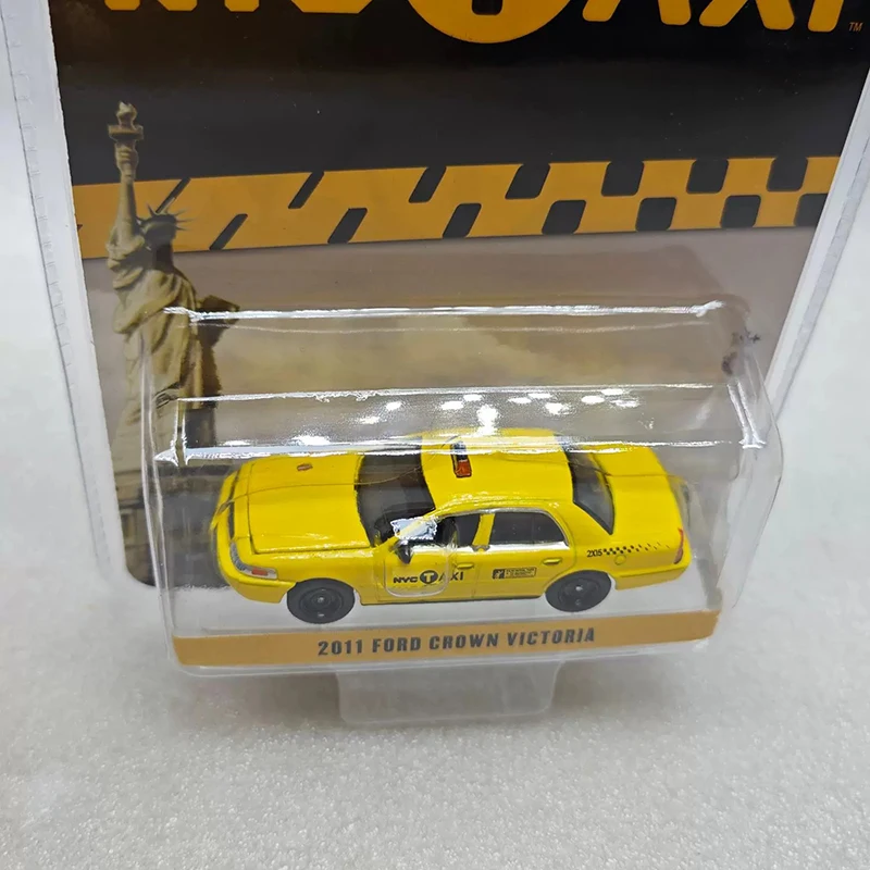 2011 Ford Crown Victoria NYC Taxi Diecast Model 4 2011 Ford Crown Victoria NYC Taxi Diecast Model - Image 4