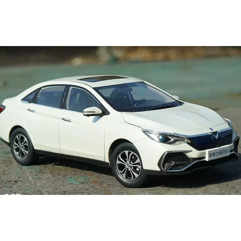 1:18 Dongfeng Venucia D60EV Diecast Model 4 1:18 Dongfeng Venucia D60EV Diecast Model - Image 4