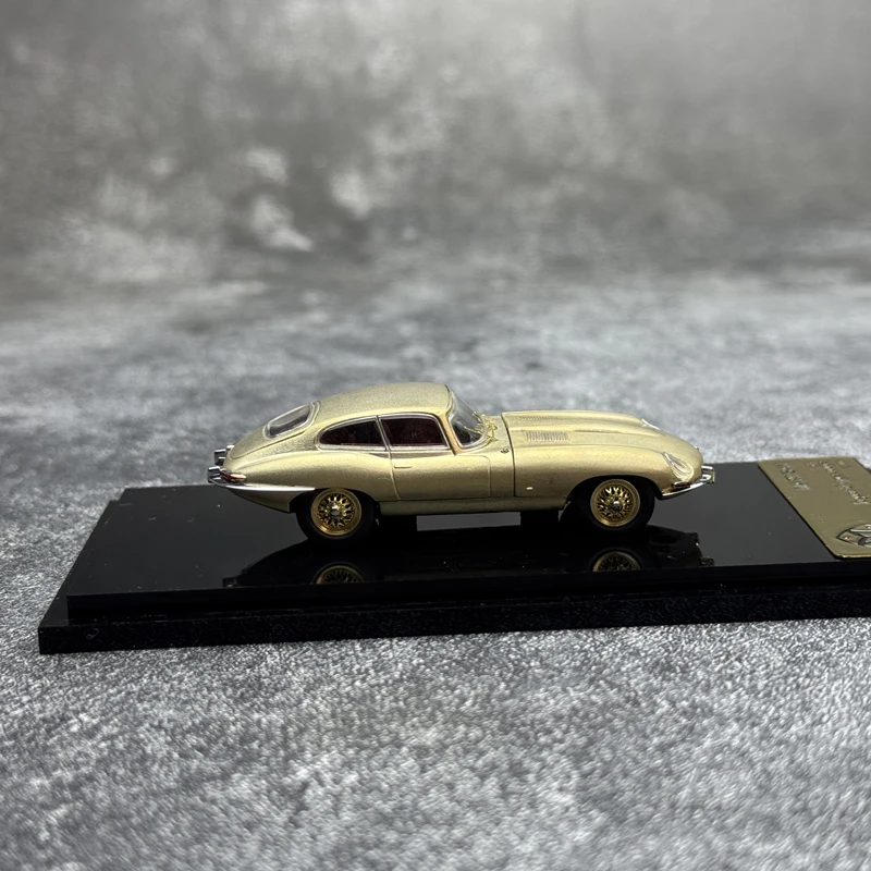 Jaguar E-Type Coupe 1:64 Diecast Model 5 Jaguar E-Type Coupe 1:64 Diecast Model - Image 5