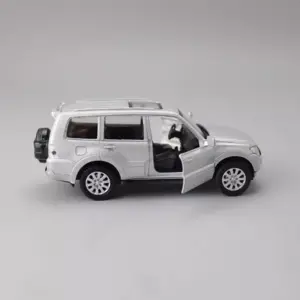 Silver Pajero Bobcat 1/43 Diecast Model 8 Sfe18efa5ce68472da69229d1a490b845o