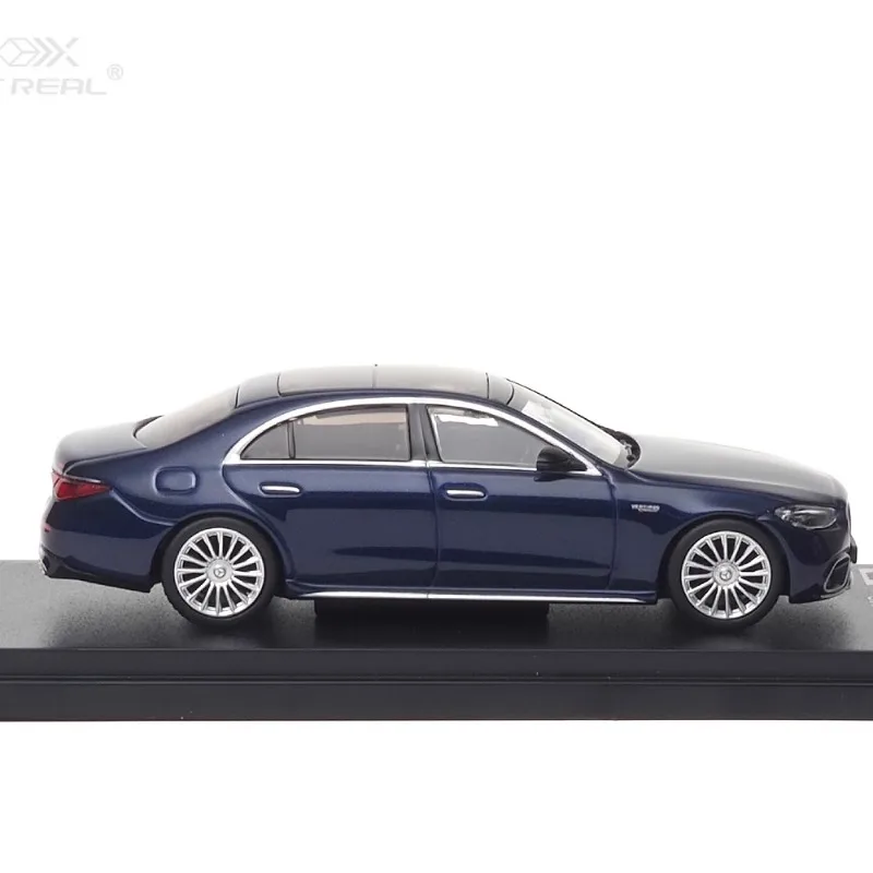 Mercedes-Benz S63 E Performance 1:64 Die-Cast Model 4 Mercedes-Benz S63 E Performance 1:64 Die-Cast Model - Image 4