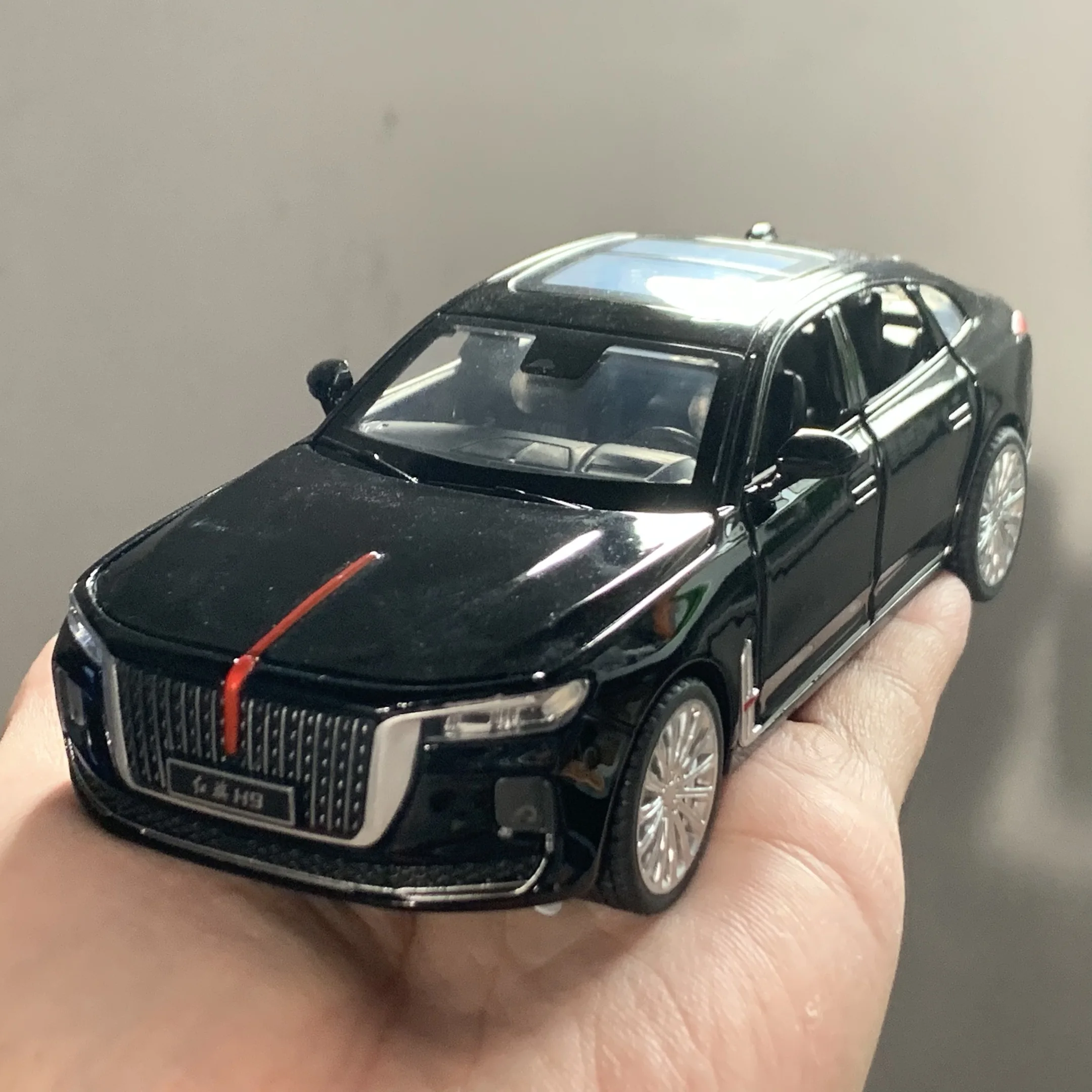 1:32 Scale Diecast Model Car in Black or Red 5 1:32 Scale Diecast Model Car in Black or Red - Image 5