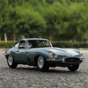 Green Jaguar E-Type 1:18 Diecast Collectible 19 Sfeb83cc64882436ba0e1e5705eb37b05b