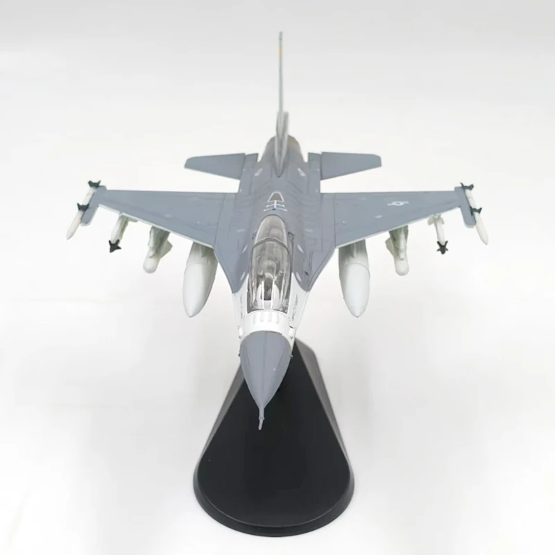 Detailed 1:72 Scale F-16D Diecast Fighter Jet Model 4 Detailed 1:72 Scale F-16D Diecast Fighter Jet Model - Image 4