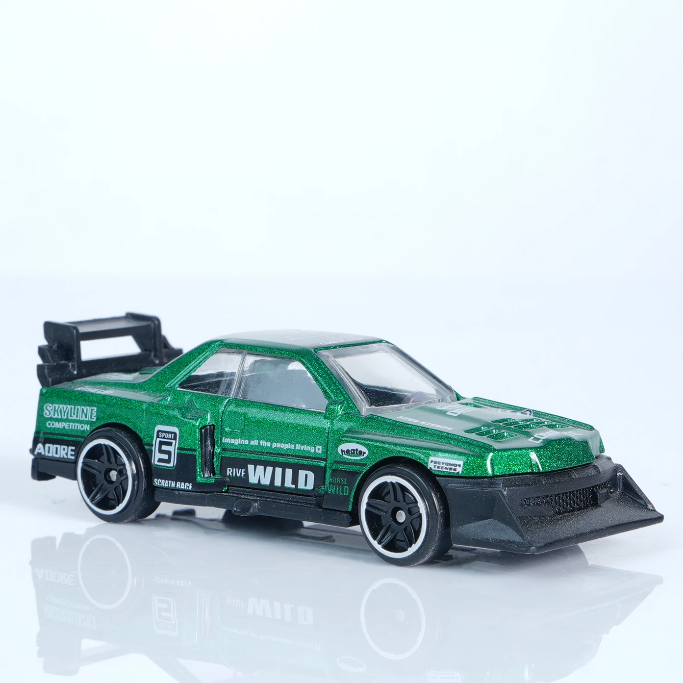Vibrant Green 1:64 Die-Cast Race Car Model 5 Vibrant Green 1:64 Die-Cast Race Car Model - Image 5
