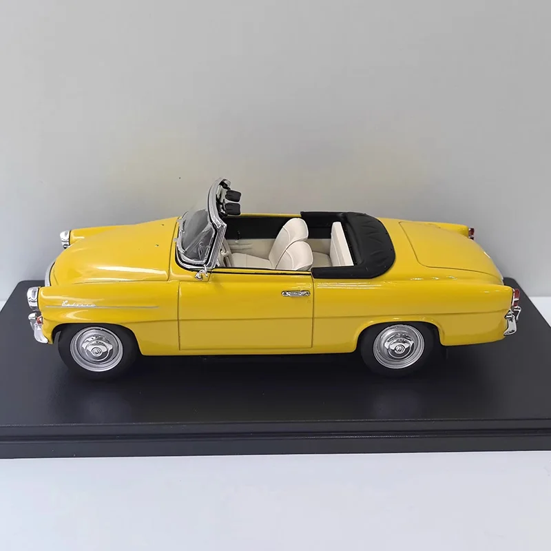 Vibrant Yellow Skoda Felicia Convertib 1:24 Diecast Model 6 Vibrant Yellow Skoda Felicia Convertib 1:24 Diecast Model - Image 6