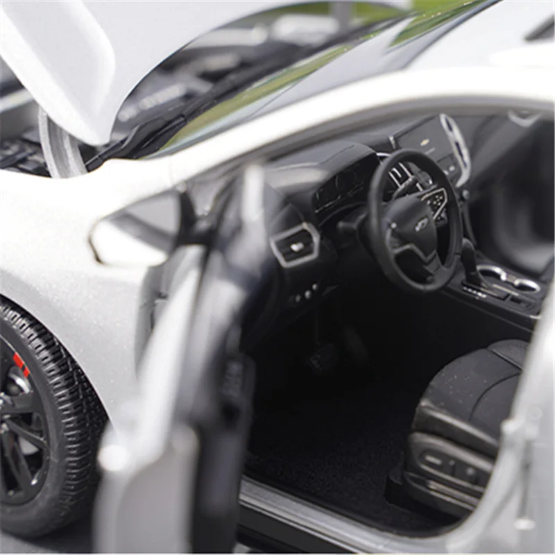 Chevrolet Equinox Redline 1:18 Diecast Model 6 Chevrolet Equinox Redline 1:18 Diecast Model - Image 6