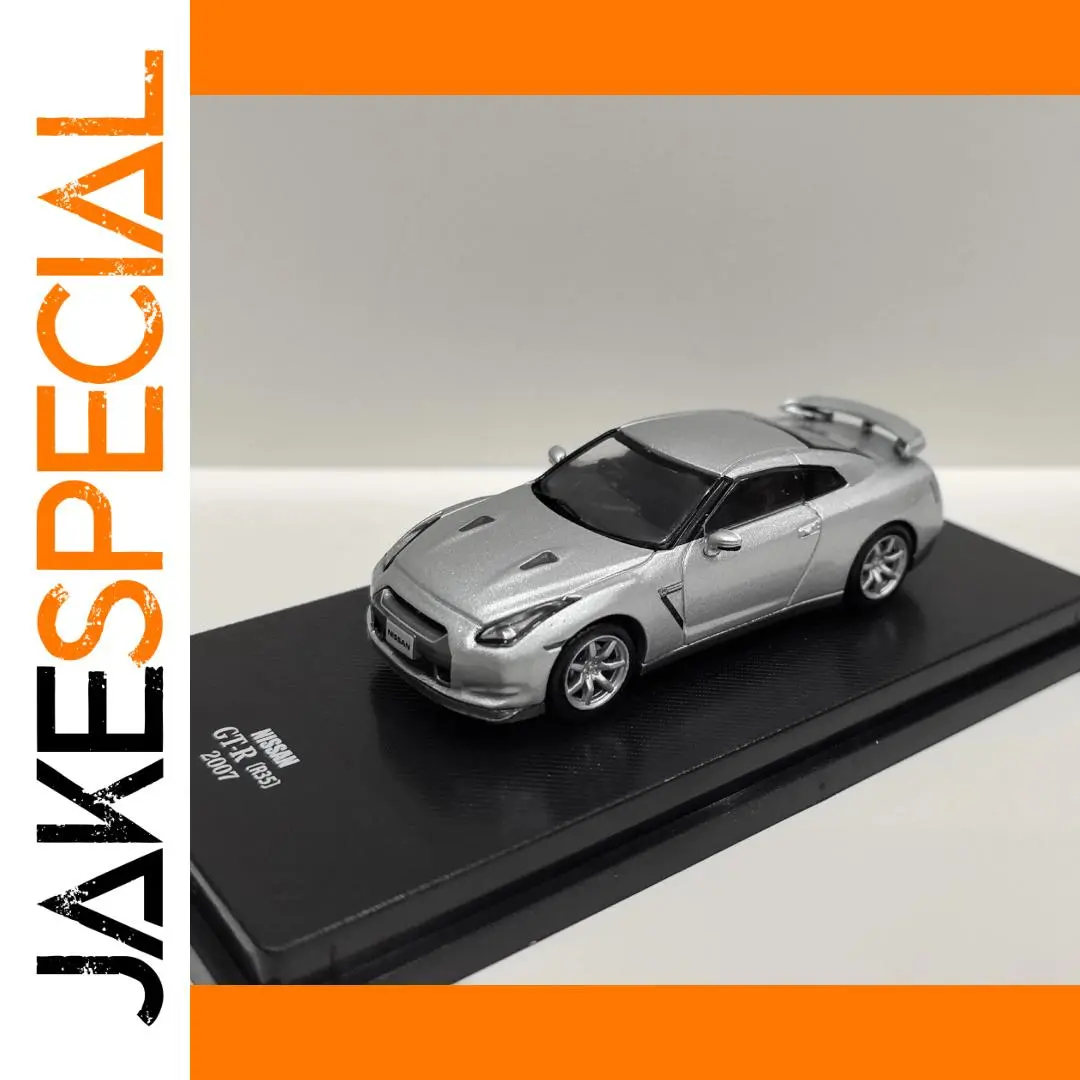 Diecast Nissan GT-R R35 Model 1:64 Silver 1 Diecast Nissan GT-R R35 Model 1:64 Silver