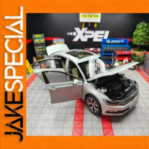 1:18 Alloy Car Model with Detail Features