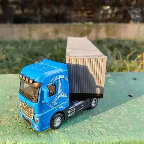 Vibrant 1:50 Scale Diecast Freight Truck 9 Vibrant 1:50 Scale Diecast Freight Truck - Image 9