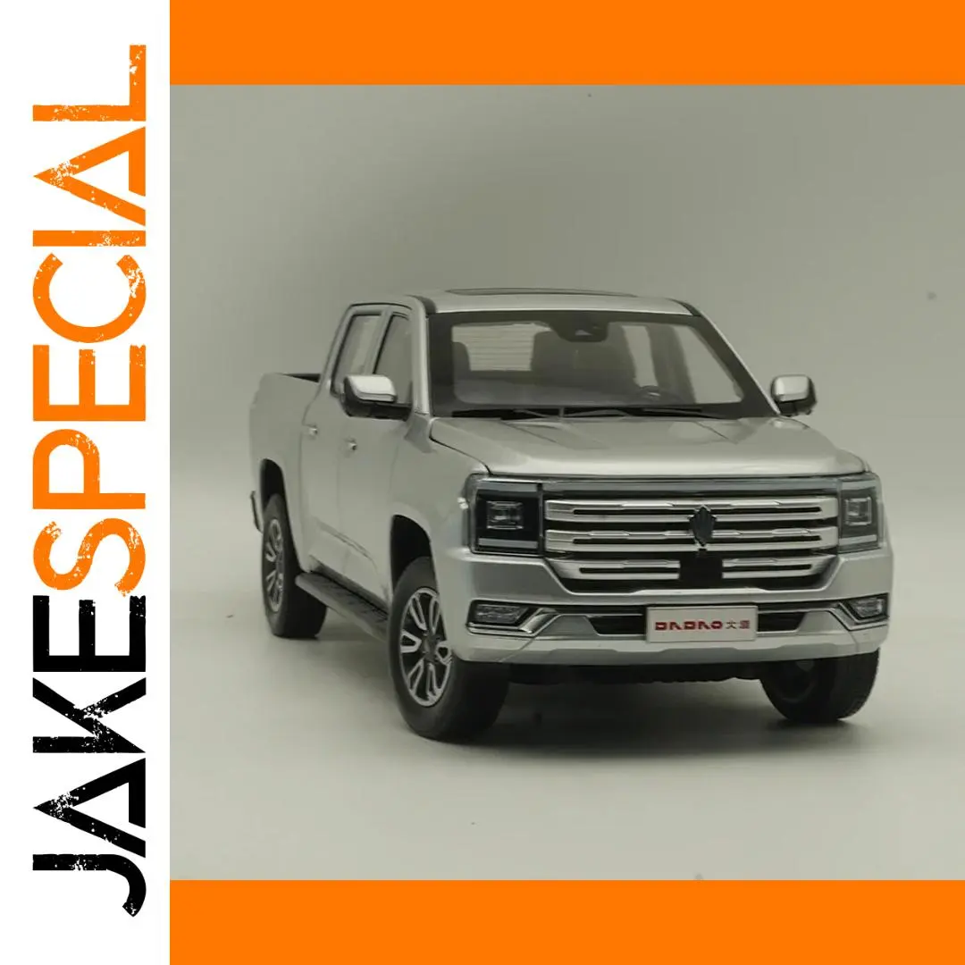 Silver 1:18 Die-Cast Pickup Truck Model 1 Silver 1:18 Die-Cast Pickup Truck Model