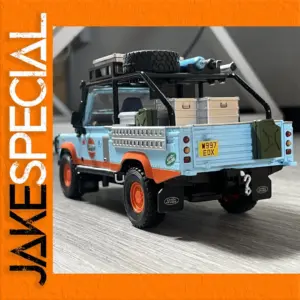 Blue 1:24 Land Rover Defender 90 Diecast Model