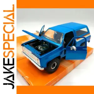 Vibrant Blue 1:24 Chevrolet Blazer Diecast Model