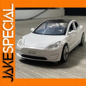 White 1:32 Scale Diecast Car by Maisto