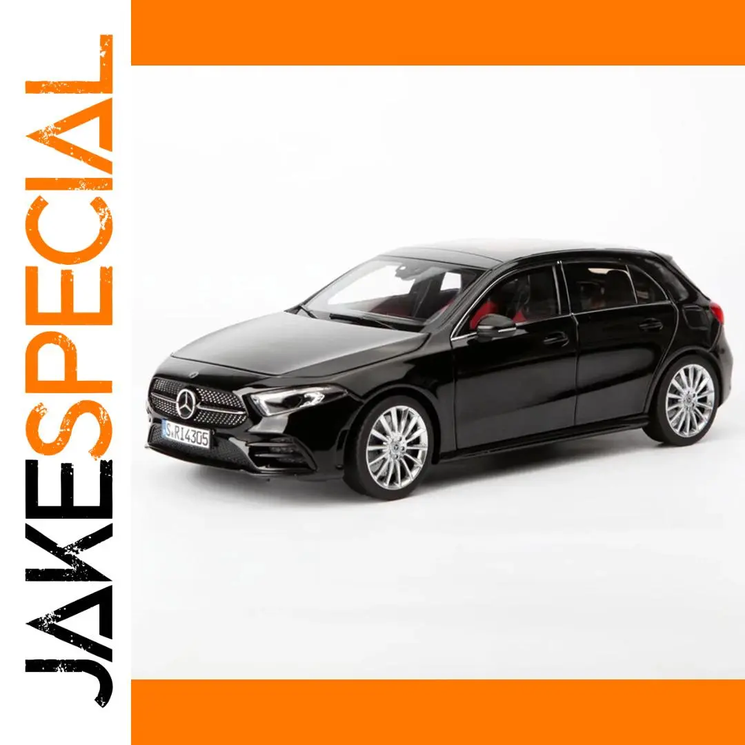 Mercedes-Benz GLA 1:18 Scale Model Displaypiece 1 Mercedes-Benz GLA 1:18 Scale Model Displaypiece
