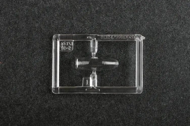 1:144 SU-47 Golden Eagle Model Kit 5 1:144 SU-47 Golden Eagle Model Kit - Image 5