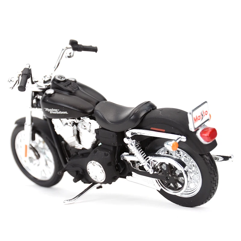 Maisto 1:18 Dyna Street Bob Motorcycle Model 4 Maisto 1:18 Dyna Street Bob Motorcycle Model - Image 4