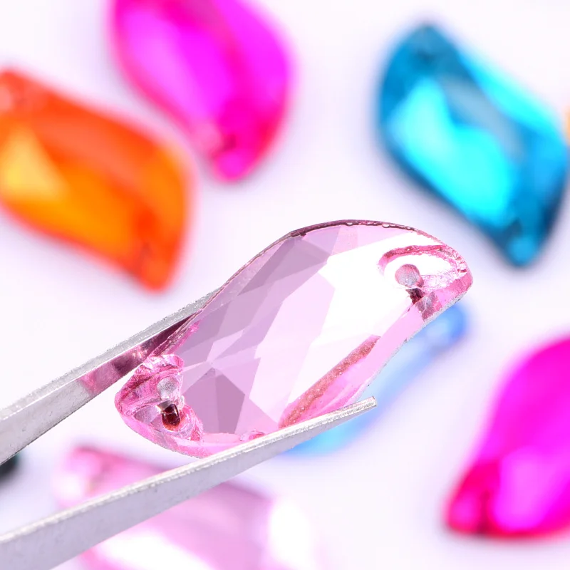 Vibrant Leaf-Shaped Rhinestones Set 3 Vibrant Leaf-Shaped Rhinestones Set - Image 3