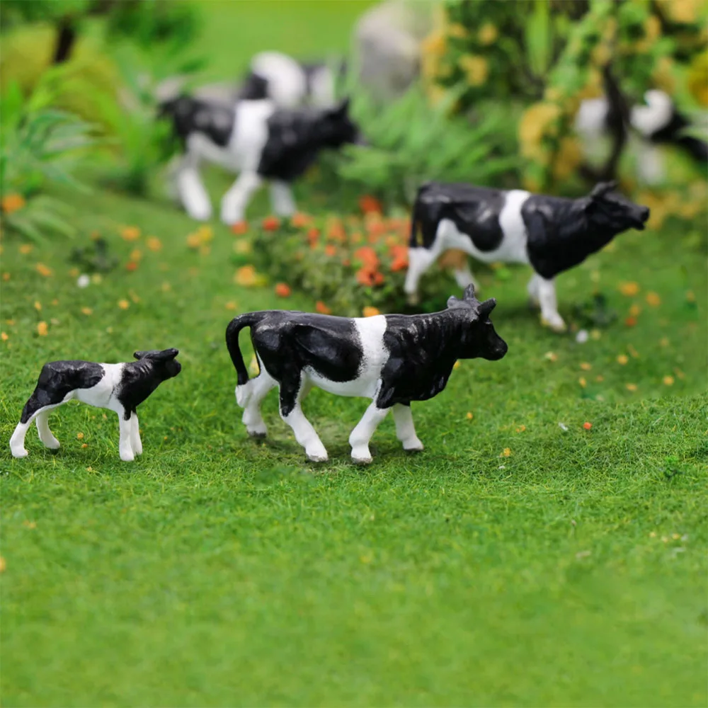 Farm Scene HO Scale Model Set with Cows and Figures 5 Farm Scene HO Scale Model Set with Cows and Figures - Image 5