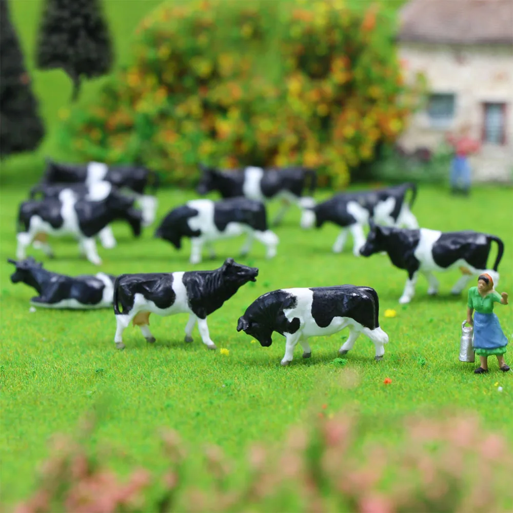 Farm Scene HO Scale Model Set with Cows and Figures 3 Farm Scene HO Scale Model Set with Cows and Figures - Image 3