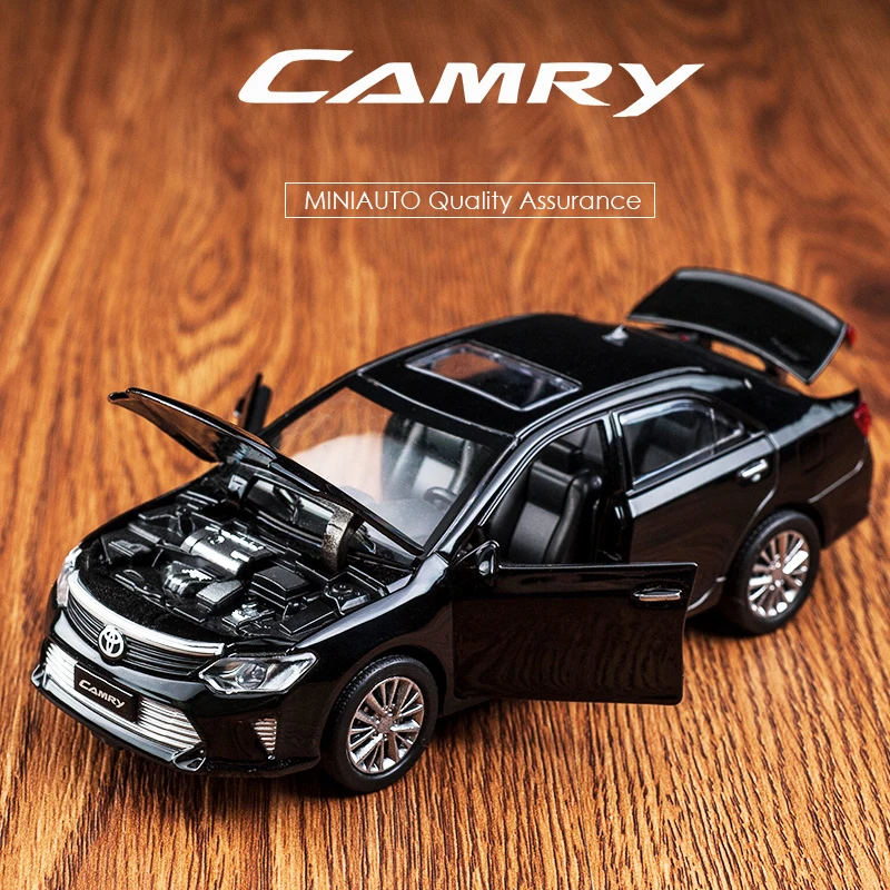 1:32 Scale Diecast Toyota Camry Model 2 1:32 Scale Diecast Toyota Camry Model - Image 2