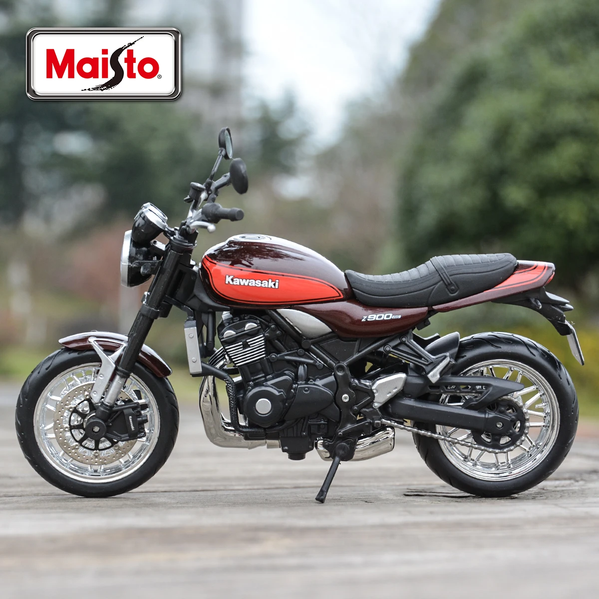 Kawasaki Z900RS 1:12 Die-Cast Model 5 Kawasaki Z900RS 1:12 Die-Cast Model - Image 5