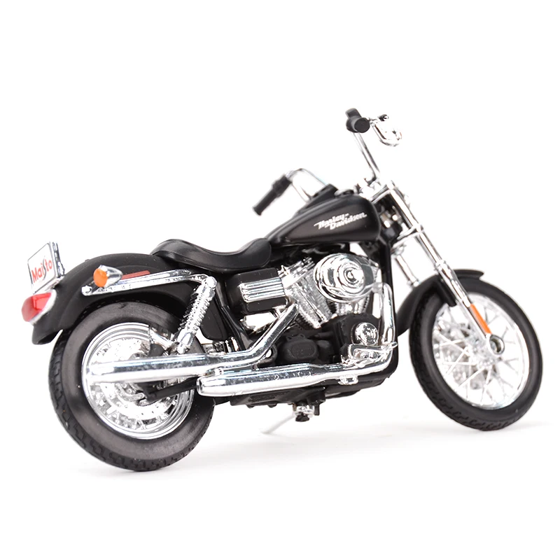 Maisto 1:18 Dyna Street Bob Motorcycle Model 3 Maisto 1:18 Dyna Street Bob Motorcycle Model - Image 3