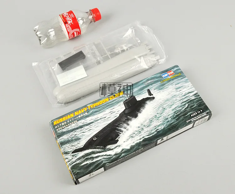 Typhoon-Class Submarine Model Kit 1:700 Scale 2 Typhoon-Class Submarine Model Kit 1:700 Scale - Image 2