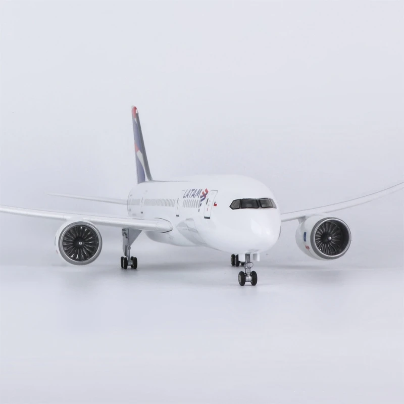 Dreamliner B787 1:150 Scale Diecast Model with LED 2 Dreamliner B787 1:150 Scale Diecast Model with LED - Image 2