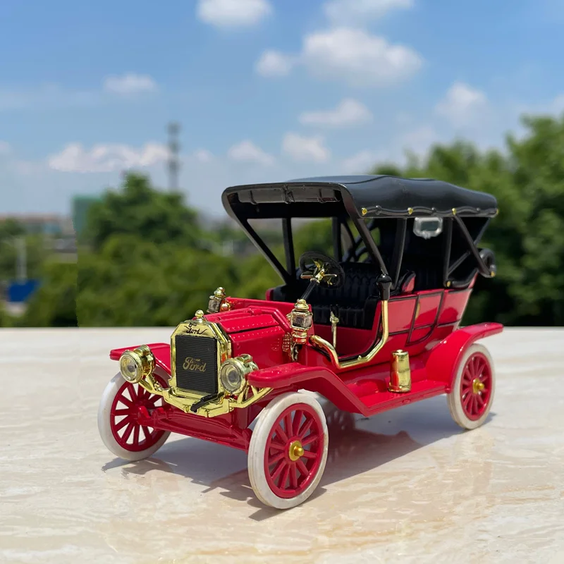 Vintage Red 1:32 Alloy Car Model for Collectors 2 Vintage Red 1:32 Alloy Car Model for Collectors - Image 2