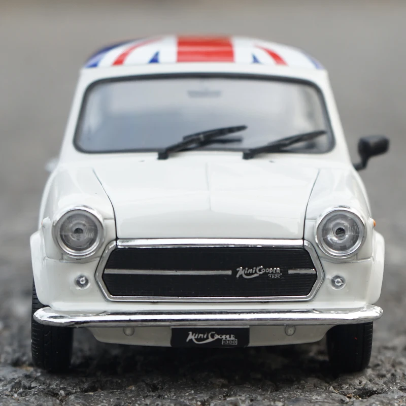 BMW MINI Cooper 1300 Diecast Model 1:24 Scale 5 BMW MINI Cooper 1300 Diecast Model 1:24 Scale - Image 5