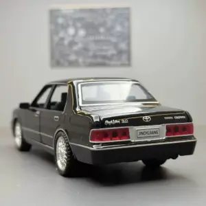 1/32 Die-Cast Toyota Crown Model Replica 11 S00689a72d11b47cb9bbbf90701bf407be