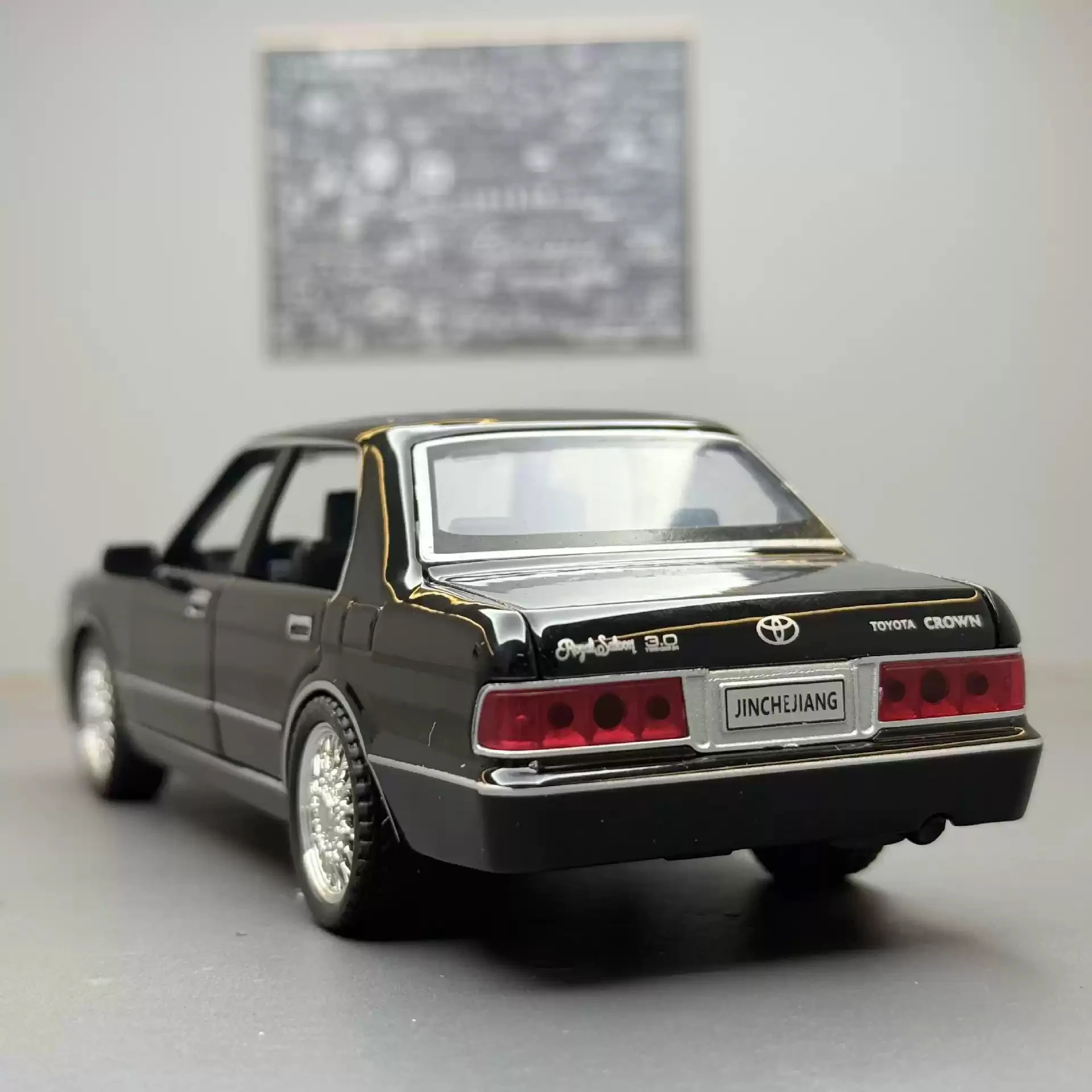 1/32 Die-Cast Toyota Crown Model Replica 3 1/32 Die-Cast Toyota Crown Model Replica - Image 3