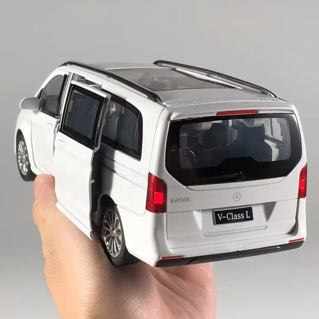 Mercedes-Benz V260L MPV Diecast Model 1:24 Black 3 Mercedes-Benz V260L MPV Diecast Model 1:24 Black - Image 3