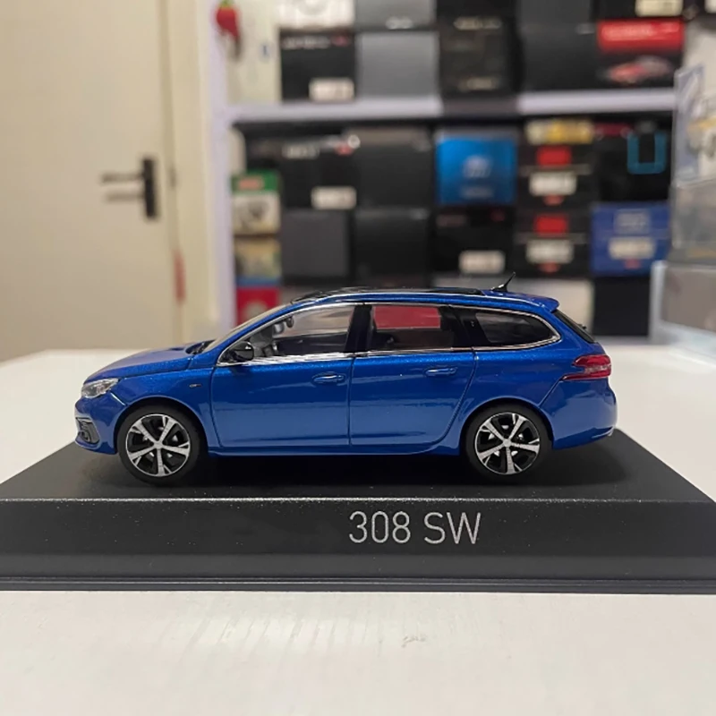 Peugeot 308 SW 1:43 Diecast Model in Silver 6 Peugeot 308 SW 1:43 Diecast Model in Silver - Image 6