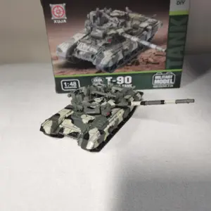 Russian T-90 Tank Model Kit for Collectors 11 S02c34e1e7bcd44eb9f4124cefc95915eP
