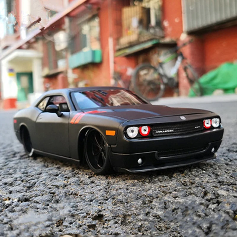 1:24 Dodge Challenger SRT Diecast Model 7 1:24 Dodge Challenger SRT Diecast Model - Image 7