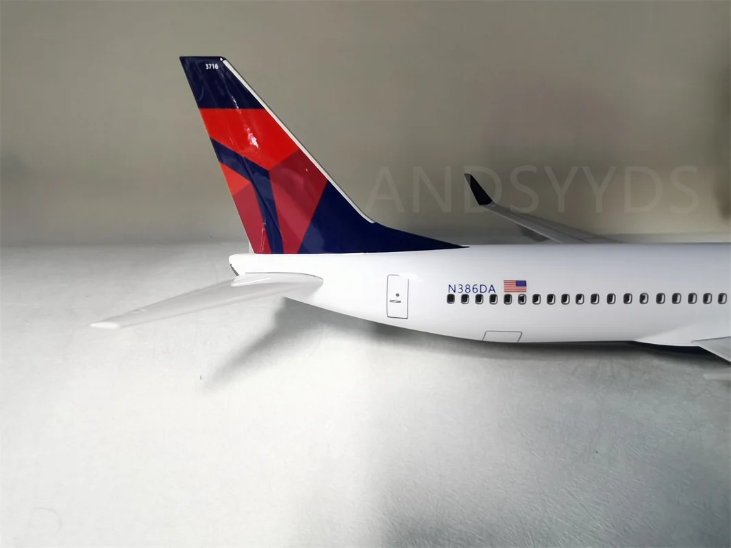 Delta Boeing 737 1:150 Scale Resin Model 4 Delta Boeing 737 1:150 Scale Resin Model - Image 4