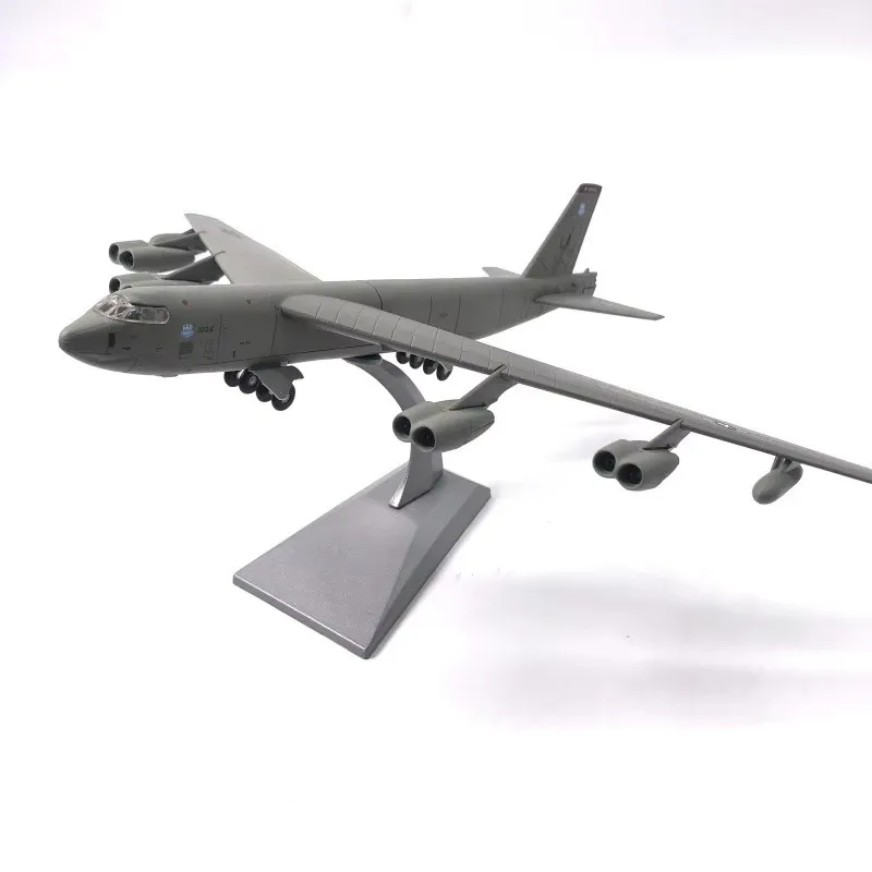 B-52 Stratofortress 1/200 Diecast Model 4 B-52 Stratofortress 1/200 Diecast Model - Image 4
